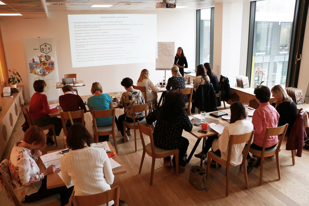 kurz Norma pro úpravu úředních písemností, kde se vyučuje správné psaní zkratky IČO a IČ