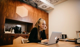 Prezenční, online, nebo hybridní akce? Jak vybrat správný formát a nelitovat